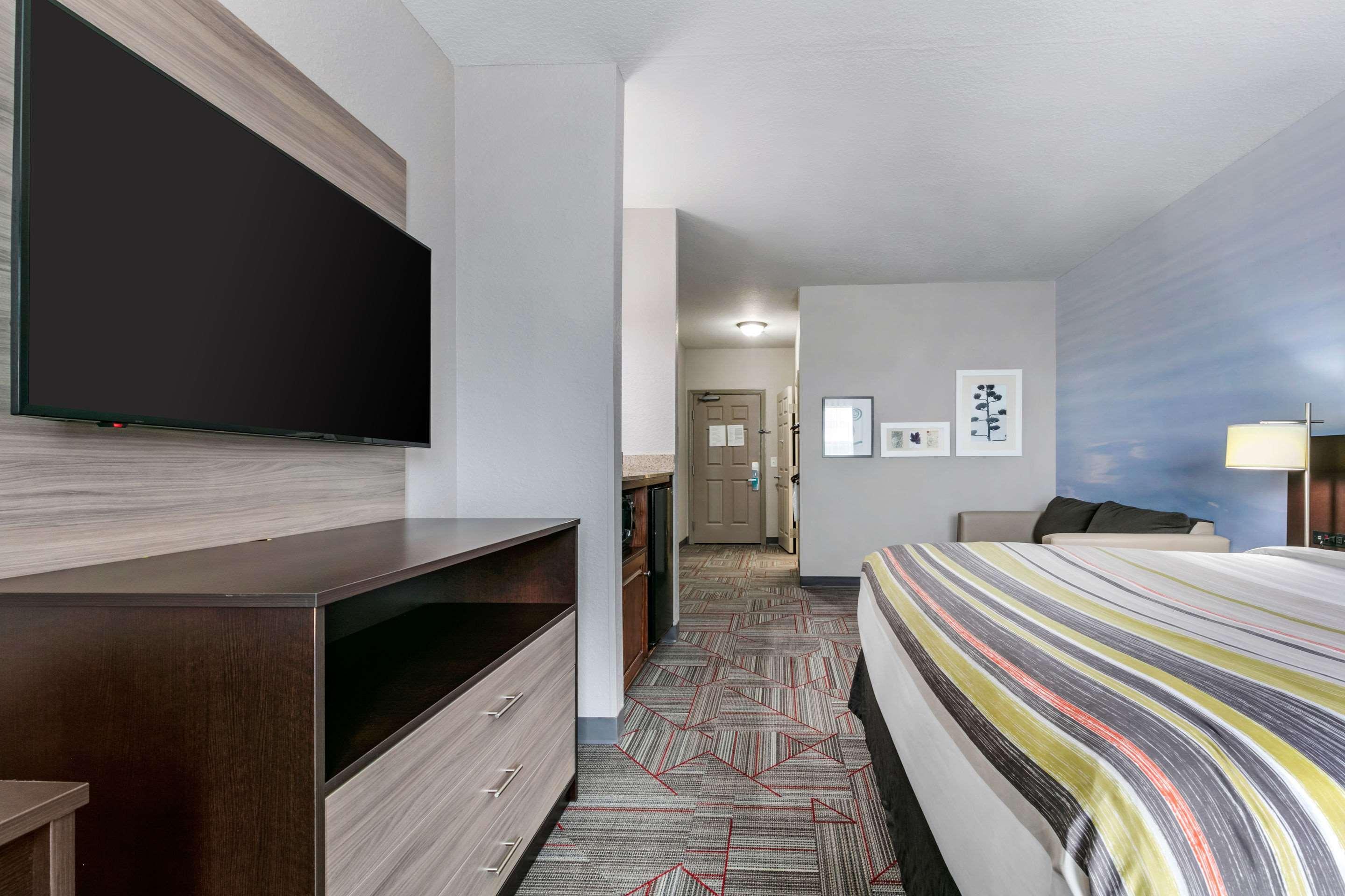 Clarion Pointe Columbus-Bradley Park Hotel Bagian luar foto