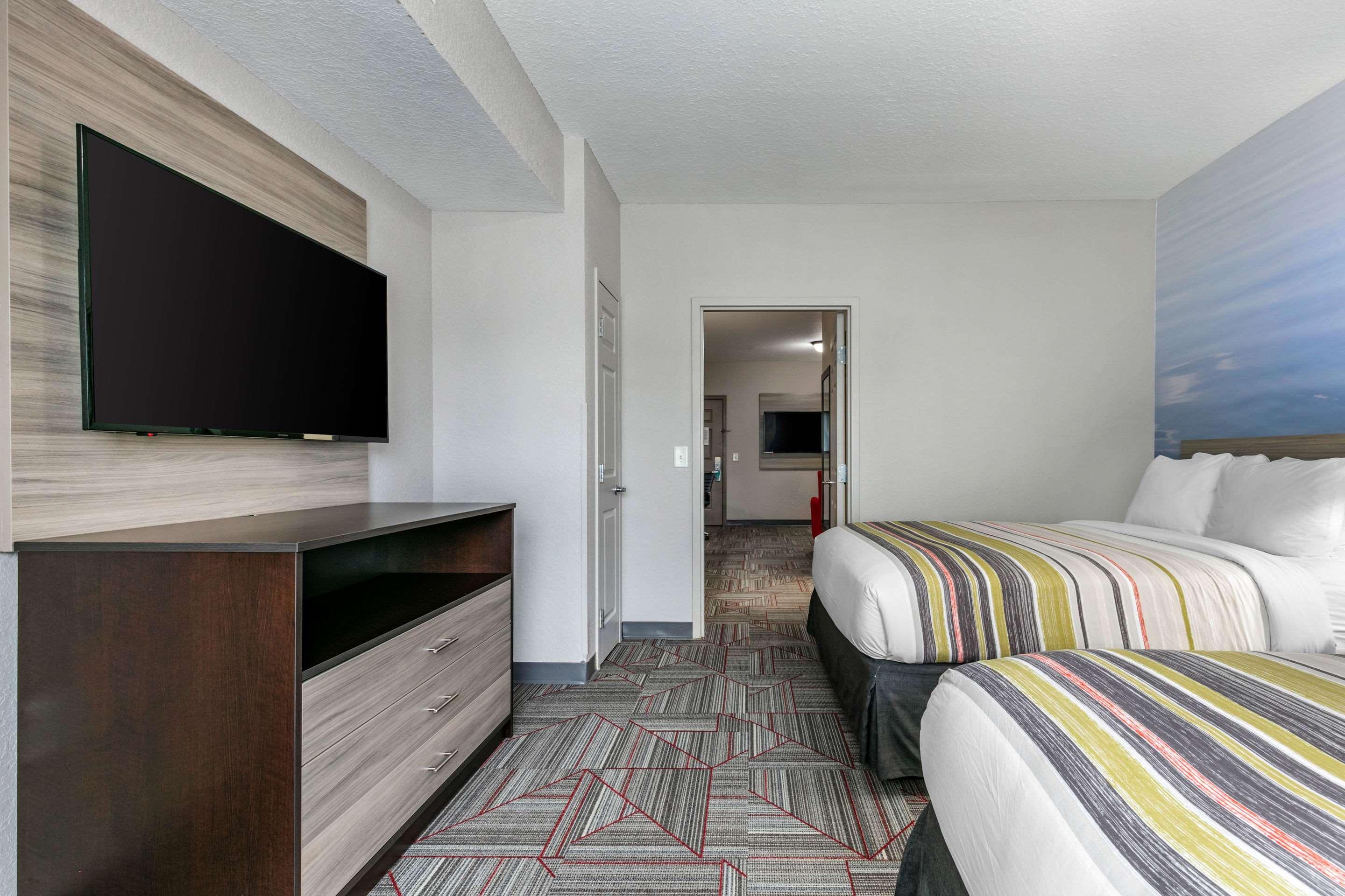 Clarion Pointe Columbus-Bradley Park Hotel Bagian luar foto