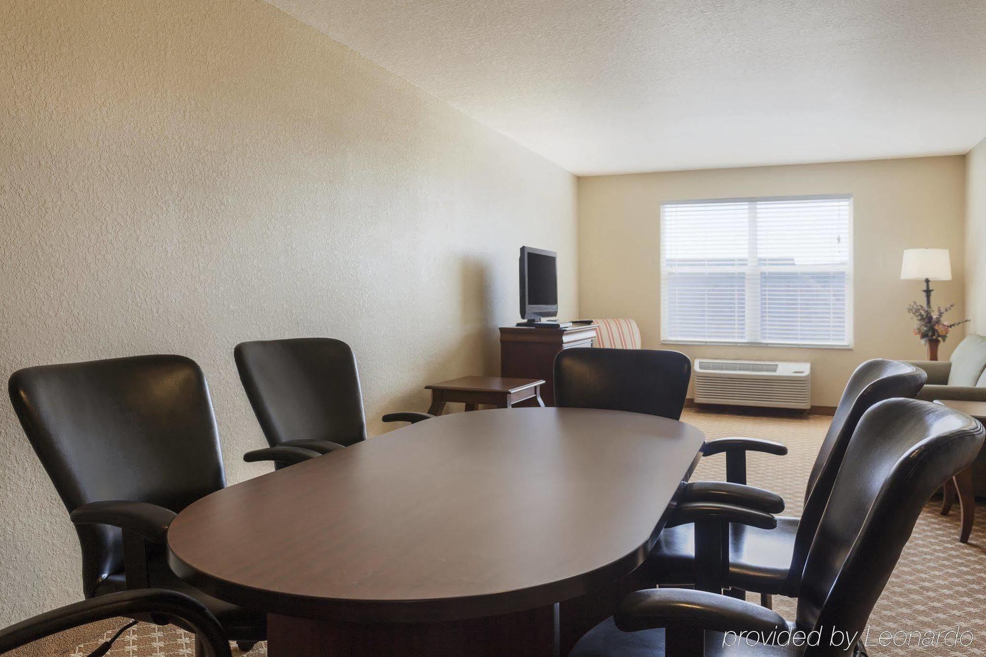 Clarion Pointe Columbus-Bradley Park Hotel Bagian luar foto
