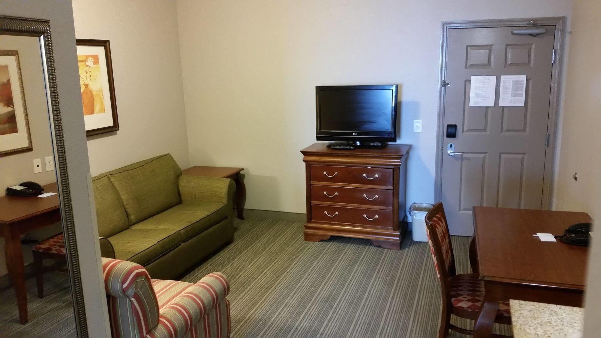 Clarion Pointe Columbus-Bradley Park Hotel Bagian luar foto