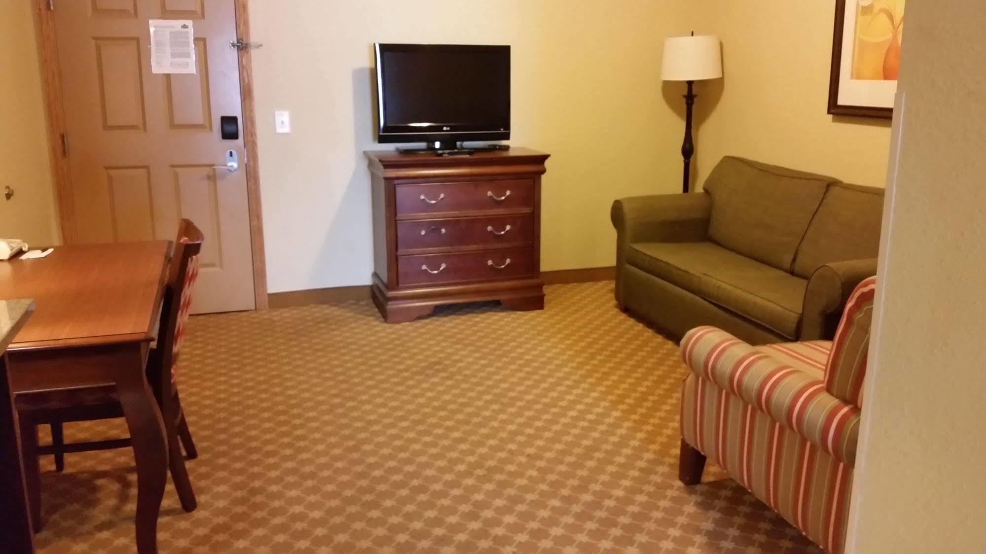 Clarion Pointe Columbus-Bradley Park Hotel Bagian luar foto