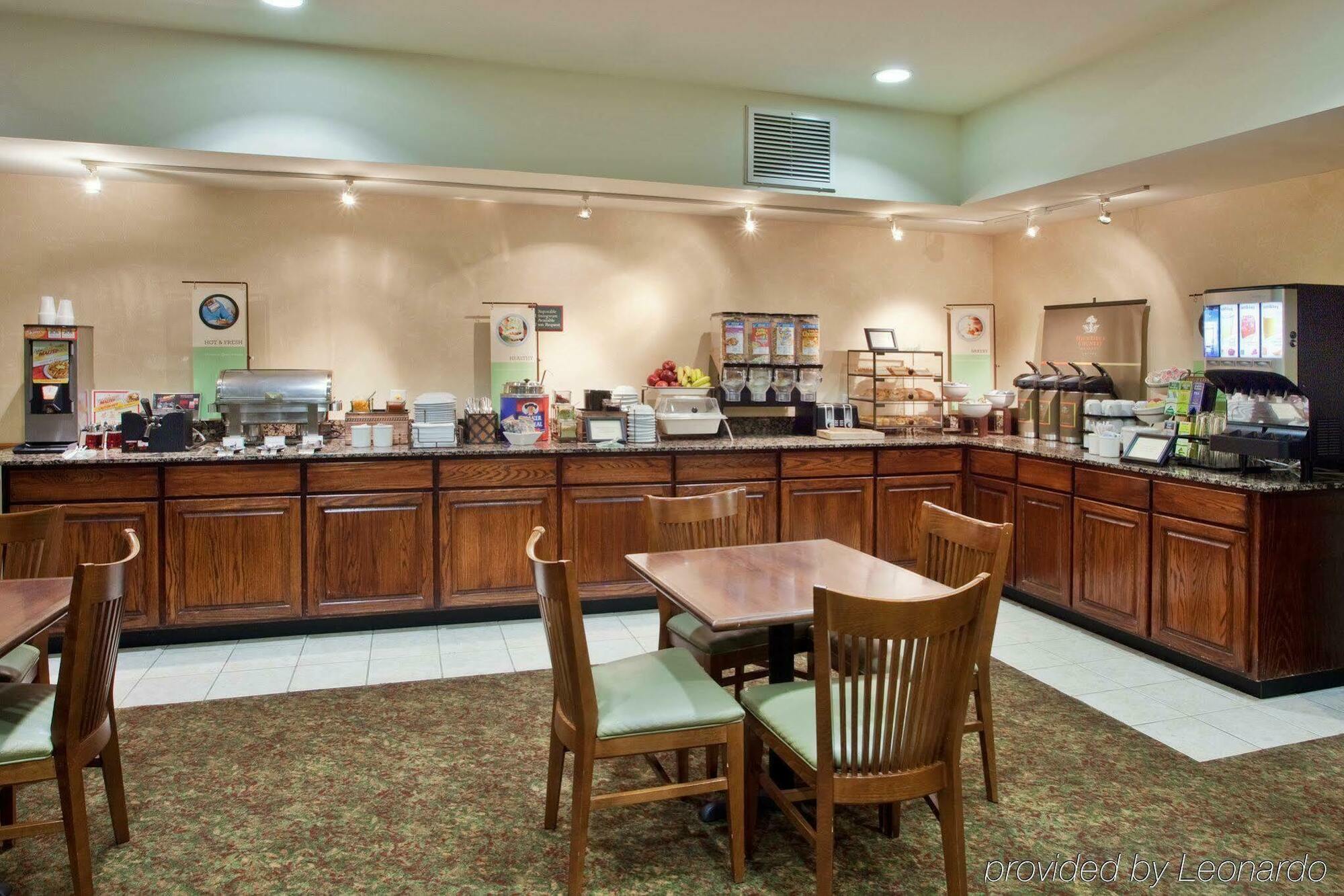 Clarion Pointe Columbus-Bradley Park Hotel Bagian luar foto